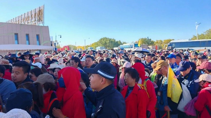 額濟(jì)納胡楊林景區(qū)今年為何這樣“紅”？